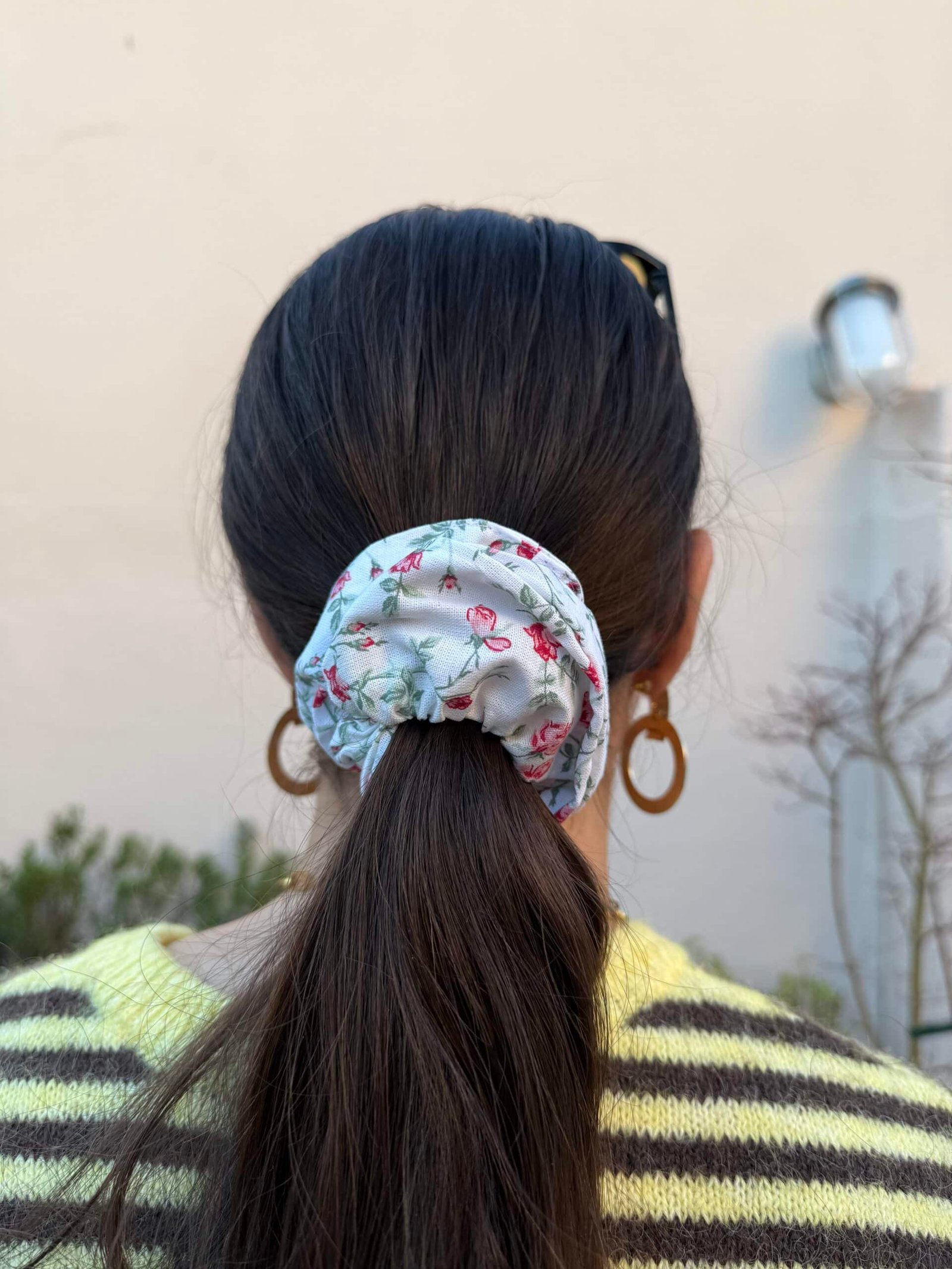 Chouchou fleuri en coton – Image 5