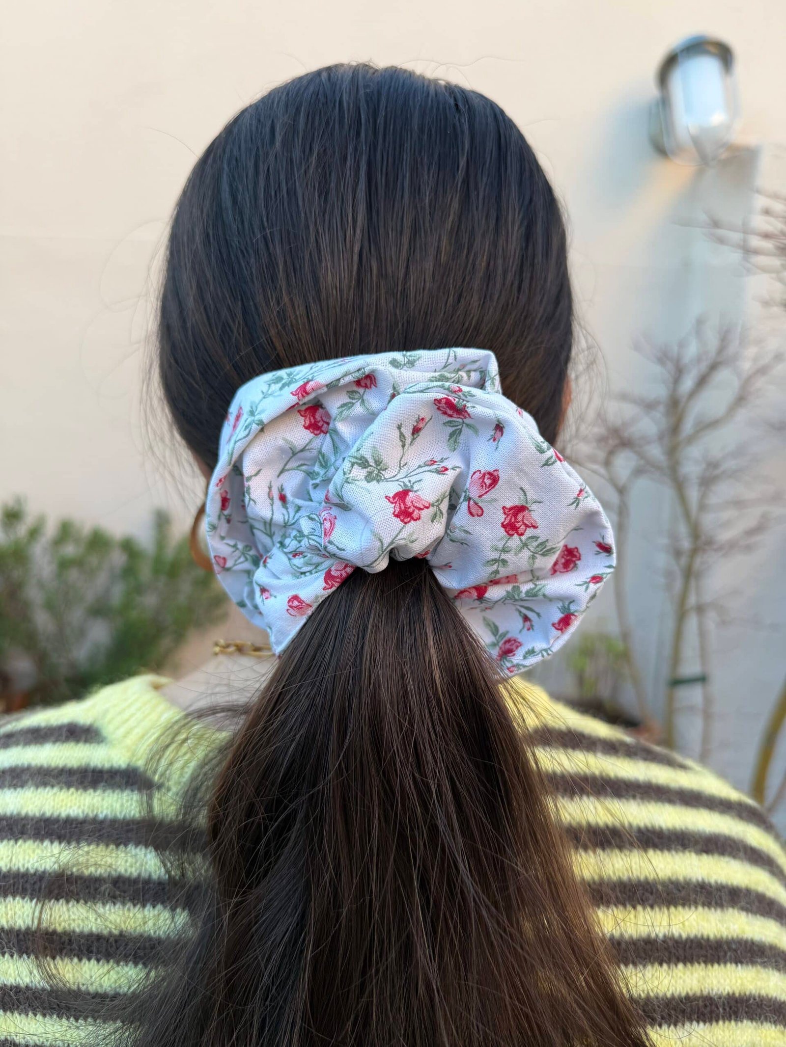 Chouchou fleuri en coton – Image 4