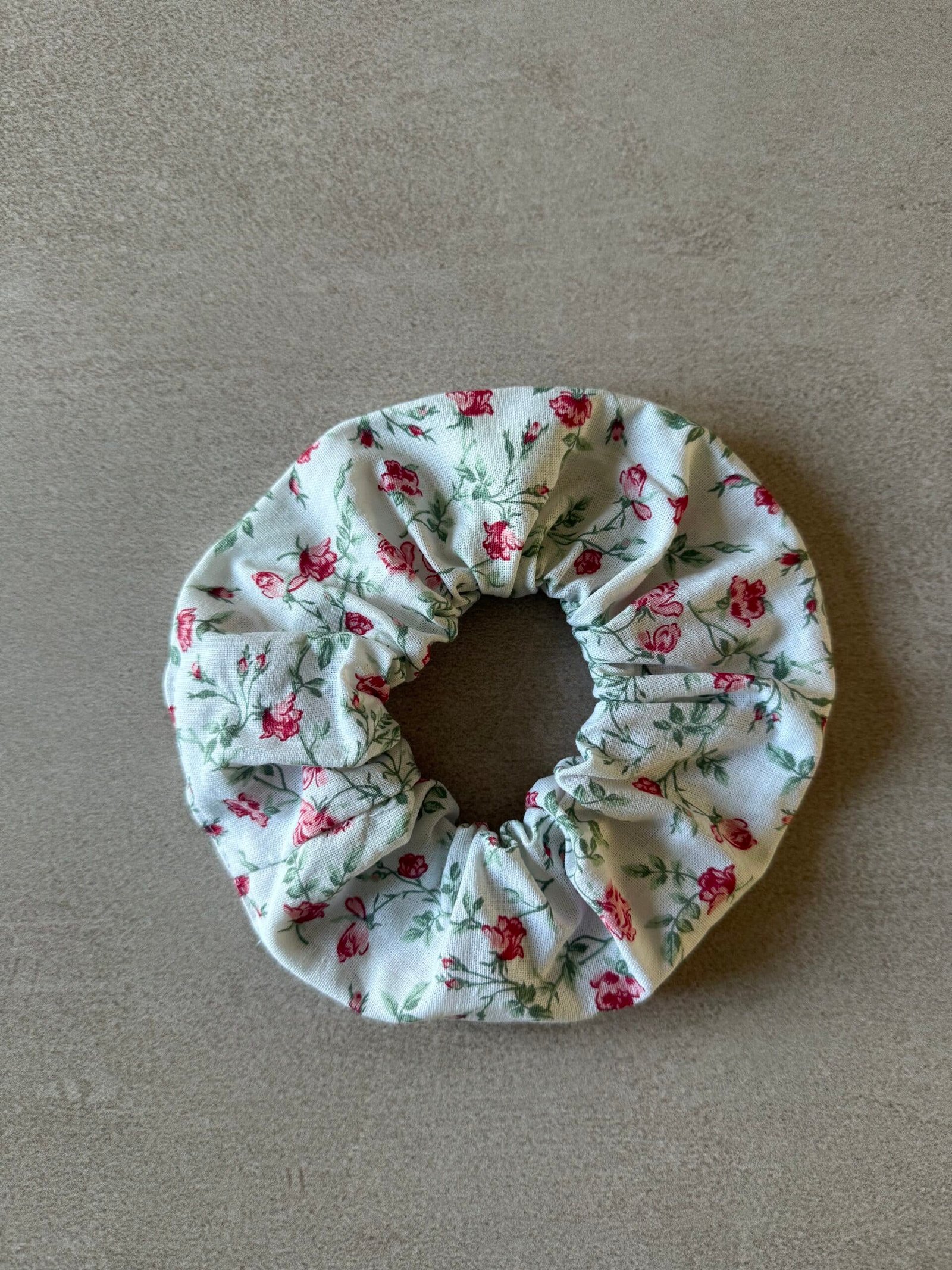 Chouchou fleuri en coton – Image 3