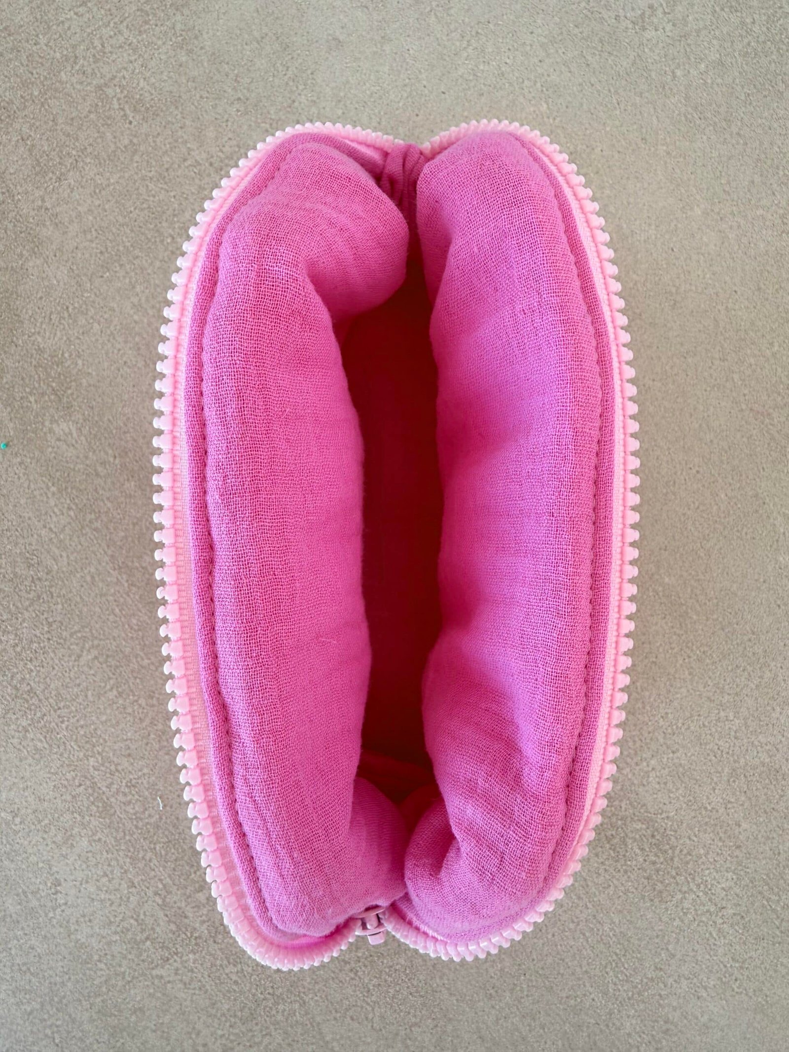 Trousse Saint Valentin en coton rose à cœurs – Image 2