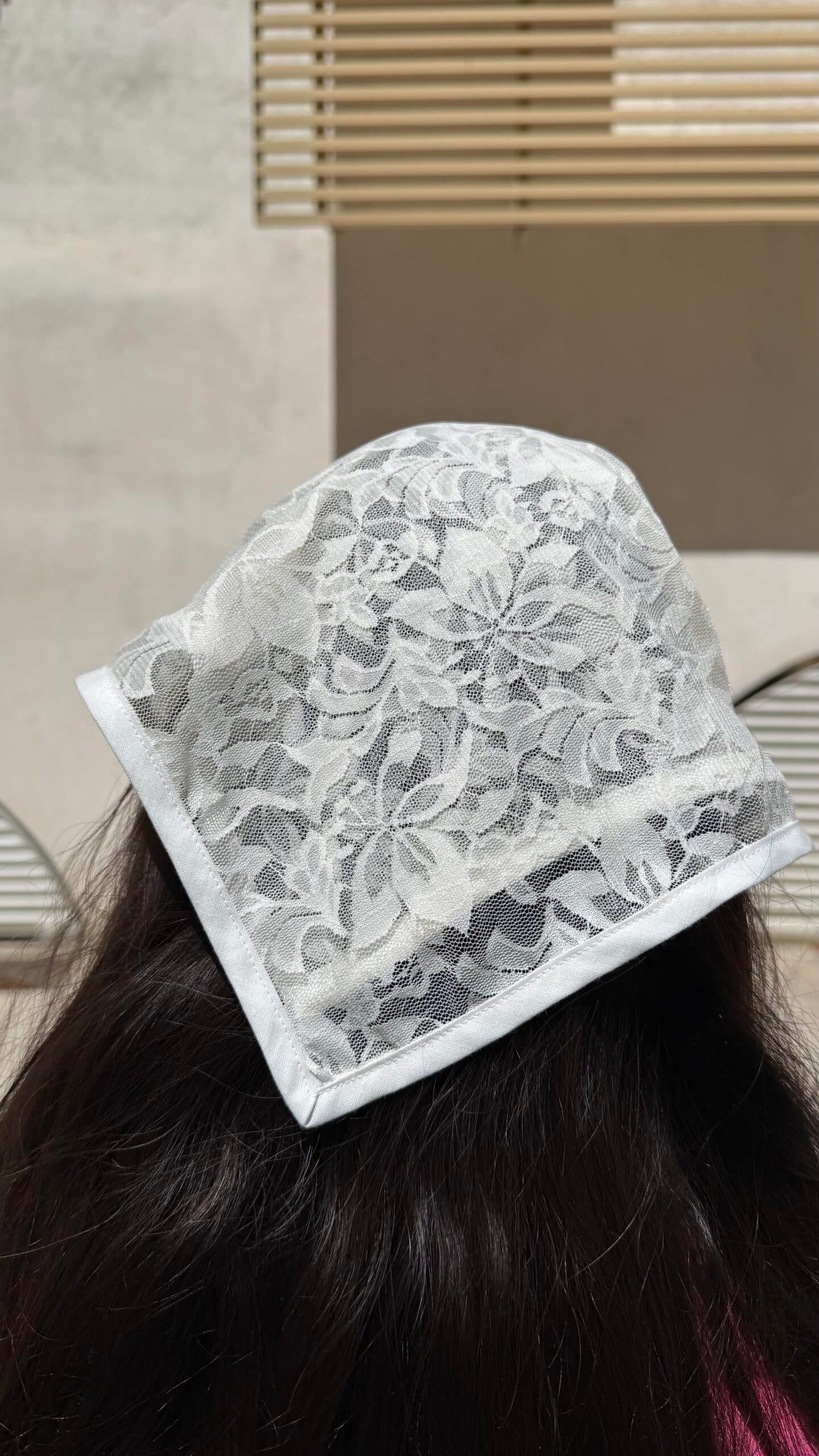 Foulard blanc en dentelle